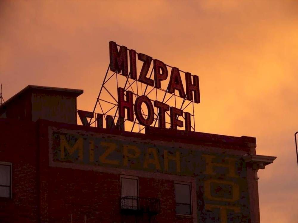 Mizpah Hotel Тонопа Экстерьер фото