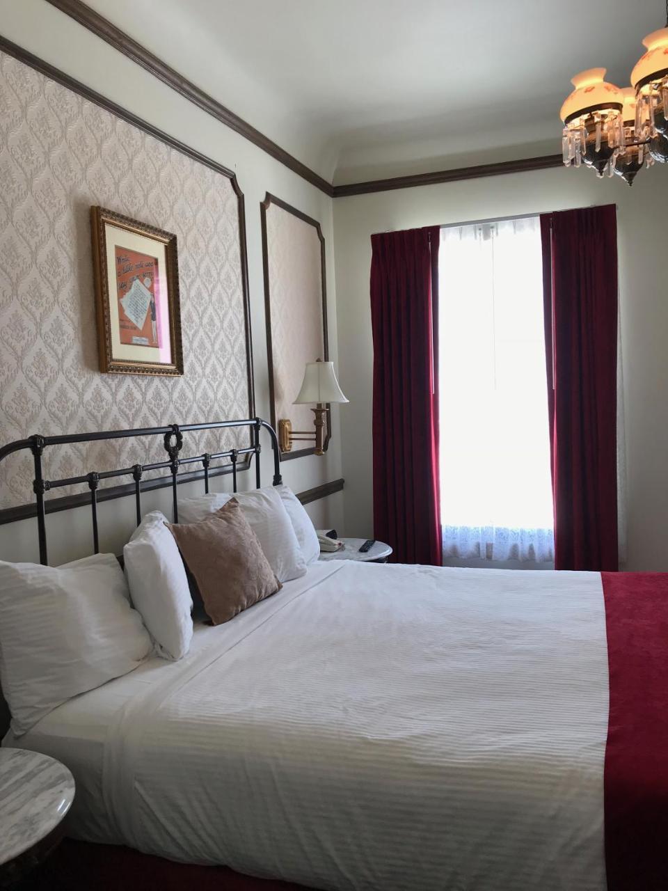 Mizpah Hotel Тонопа Экстерьер фото